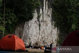 WISATA ROCK CLIMBING TEBING SAWAPUDO DI KONAWE Page 2 Small