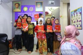 Murid Sanggar Bimbingan Kampung Baru berfoto usai ikuti lomba  Page 2 Small