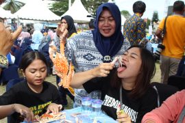 Lampung gelar makan rajungan satu ton