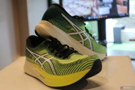 Melatih kecepatan lari menggunakan ASICS Magic Speed 2