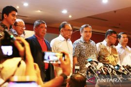 Anwar Ibrahim beri keterangan pers Page 2 Small