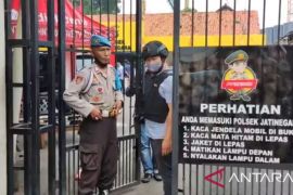 Polsek Jatinegara memperketat pengamanan pascaledakan di Bandung