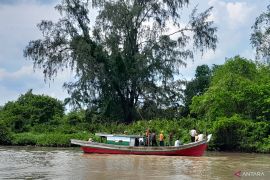 Tim SAR perluas area pencarian pemancing ikan yang hilang di Sungai Way Penet Page 2 Small