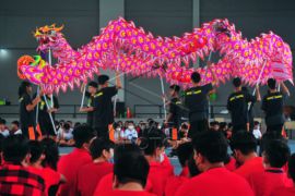 Lomba Liong sambut Tahun Baru Imlek 2574 Kongzili Page 1 Small