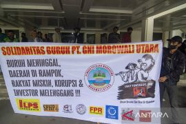 Aksi Solidaritas Buruh PT GNI di Palu Page 2 Small