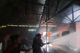 Sebuah rumah di Agam terbakar akibat arus pendek listrik
