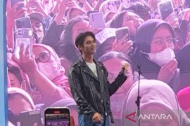 Bright Vachirawit sapa penggemar Indonesia dengan tiga lagu