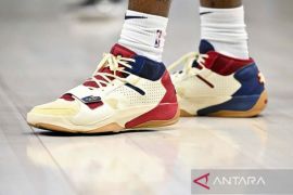 Warna-warni sepatu basket andalan bintang-bintang NBA Page 4 Small