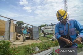 Angin Kencang Rusak Rumah Warga di Balaroa Page 3 Small