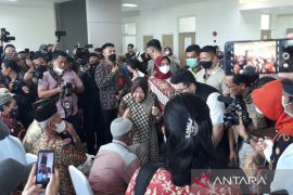 Kemensos gandeng donatur bantu operasi katarak warga Kediri