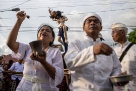 Arak Ogoh-ogoh Jelang Hari Raya Nyepi Page 6 Small