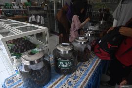 PENJUALAN KURMA SAAT RAMADHAN Page 2 Small