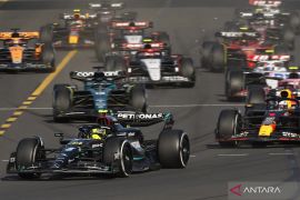 Mercedes ingin terus beri tekanan kepada Red Bull dan Aston Martin