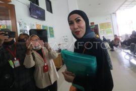 Venna Melinda Hadiri Sidang Ferry Irawan Page 1 Small