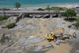 PENANGANAN JEMBATAN AMBLAS DI JALUR MUDIK Page 2 Small