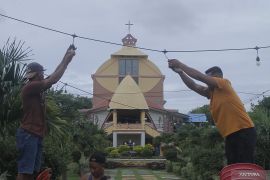 PERSIAPAN MENYAMBUT MISA MALAM PASKAH DI KUPANG Page 1 Small