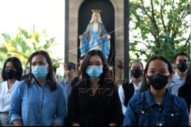 Ibadah Paskah di Gereja Katedral Pontianak Page 1 Small