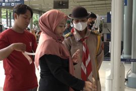 Pramuka bersiaga bantu kelancaran arus balik di Stasiun Pasar Senen