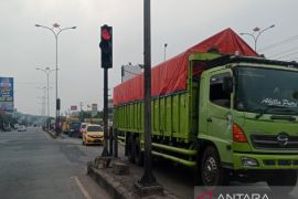 Tarif tol Sumatera naik,  Jalinsum Lampung makin padat Page 1 Small