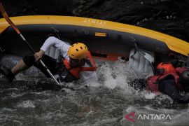 Wisata arung jeram Sungai Amorini Kolaka Page 2 Small