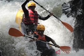 Wisata arung jeram Sungai Amorini Kolaka Page 1 Small