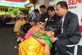 Sungkeman wisuda siswa SDN Pengasinan VIII Page 1 Small