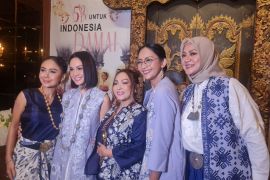 Grup 5 Wanita selalu "Damai"