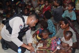 Jalan 4 hari, puluhan warga Distrik Kroptak-Nduga mengungsi ke Kenyam