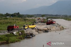 Kurangi pendangkalan sungai dengan tambang rakyat Page 3 Small