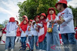 Pawai anak merdeka di Palu Page 2 Small