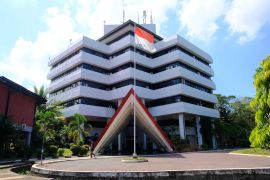 Unhas wakil kampus KTI perkenalkan inovasi di ajang Hakteknas