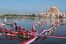 Pembentangan Bendera Merah Putih di Makassar Page 1 Small