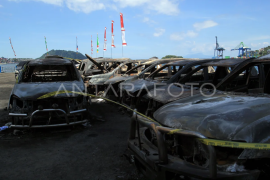 Bangkai mobil yang terbakar di Papua Page 1 Small