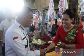 Kunjungan Walikota Palu di Pasar Masomba Kota Palu Sulawesi Tengah Page 1 Small