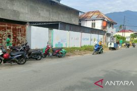 Aksi padat karya bersih-bersih di Jalan Sungai Ogotion Kota Palu Page 2 Small