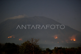 Kebakaran hutan lereng Gunung Agung Page 1 Small