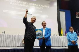 Ganjar ajak mahasiswa tak mudah menyerah, hadapi tantangan global
