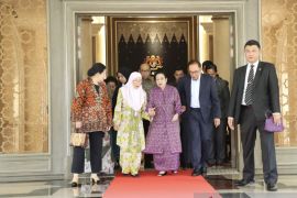 Simbol persaudaraan, pertemuan Megawati, Mahathir, dan Anwar Ibrahim