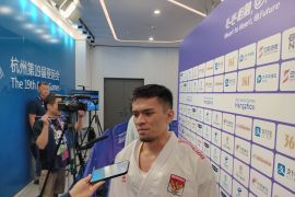Atlet Joshua Kandou menyumbang medali emas dari kumite karate SEA Games 2025
