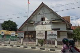 "Gedung Juang Menyimpan Jejak Sejarah Kota Palu yang Megah" Page 1 Small