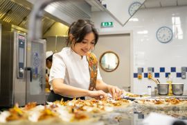 Kerak telor dan bir pletok tampil "gegerkan" Paris