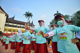 Gerakan edukasi dan pemberian pangan bergizi di Padang Page 1 Small