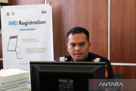 FOTO - Pelayanan registrasi IMEI di Pelabuhan Dumai Page 3 Small