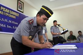 FOTO - Sertijab Kepala Kantor Imigrasi Dumai Page 2 Small