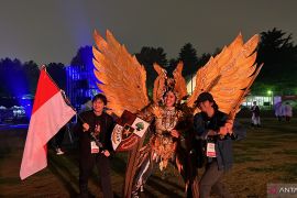 Kostum Garuda hadir di Tokyo Lights 2023
