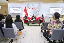 Menaker minta tenaga perawat terus tingkatkan kompetensi