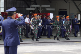 Pelepasan jenazah kru pesawat Super Tucano Page 1 Small