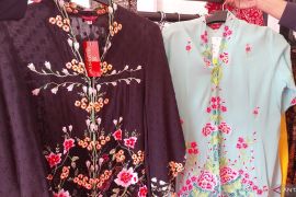 Hilmanita tawarkan busana kebaya encim mewah