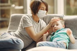 Tips efektif atasi demam anak di malam hari agar tidur nyenyak
