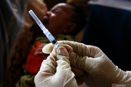 Dokter: Kipas angin dan mandi malam tak sebabkan pneumonia